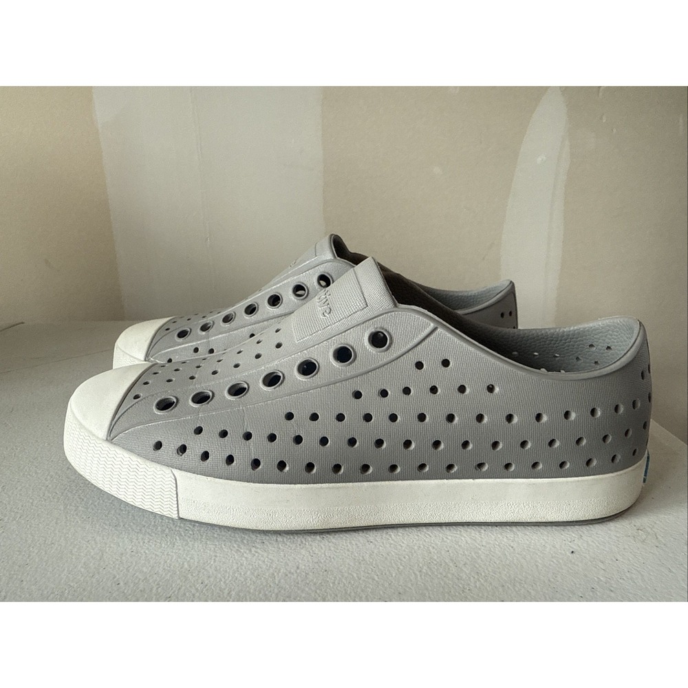 Native Womens Jefferson Slip On Gray Size 8 shoe. Waterproof. Beach. Vacation.